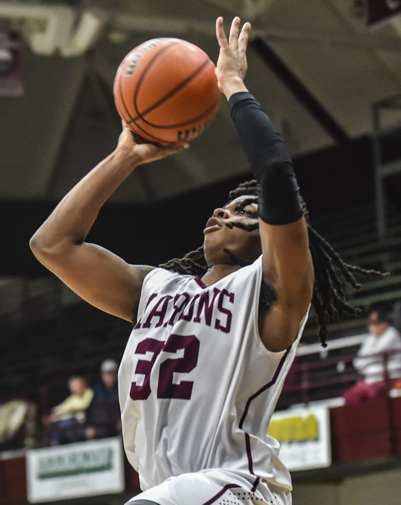 021719-mda-spt-molinehoops-02.jpg